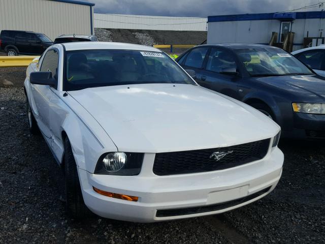 1ZVHT80N385125204 - 2008 FORD MUSTANG WHITE photo 1