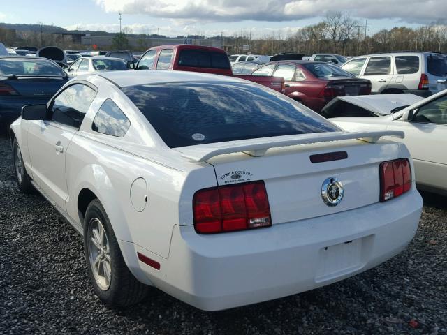 1ZVHT80N385125204 - 2008 FORD MUSTANG WHITE photo 3