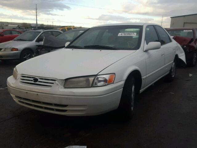 4T1BG22K9XU413662 - 1999 TOYOTA CAMRY CE WHITE photo 2