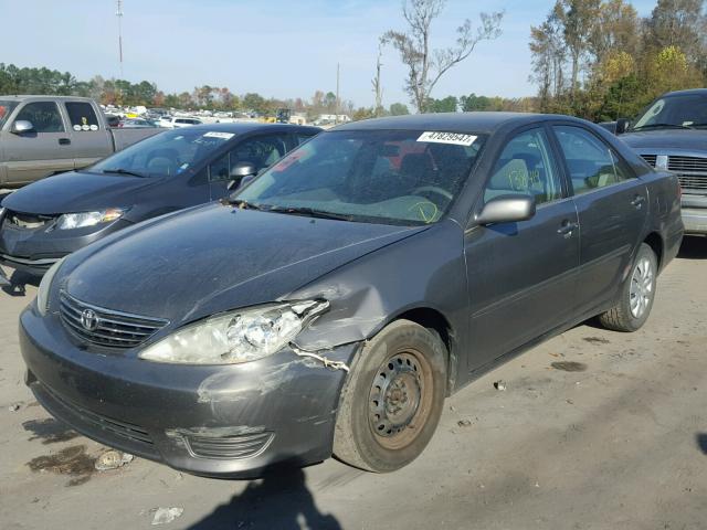 4T1BE32K95U503418 - 2005 TOYOTA CAMRY LE GRAY photo 2
