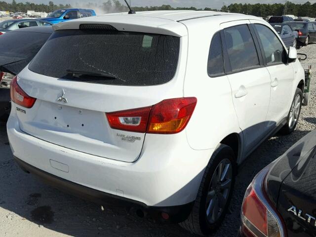 4A4AP3AU2FE056996 - 2015 MITSUBISHI OUTLANDER WHITE photo 4