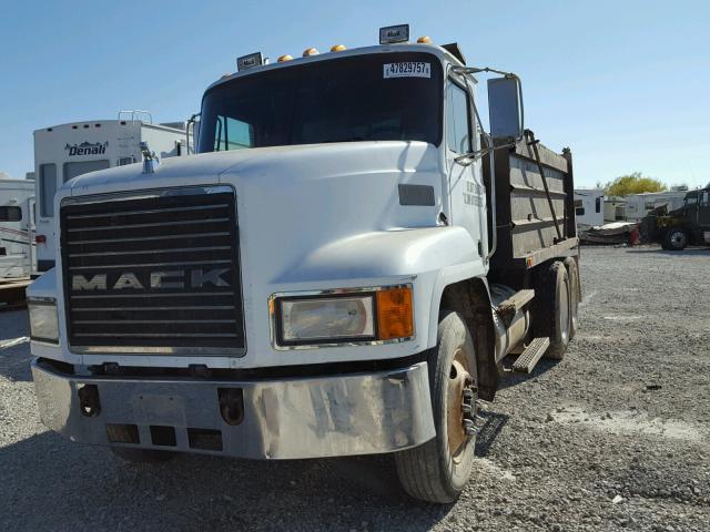 1M1AA13Y2VW071522 - 1997 MACK 600 CH600 WHITE photo 2