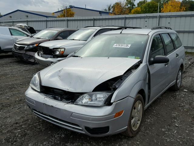 1FAFP36N26W103295 - 2006 FORD FOCUS ZXW SILVER photo 2