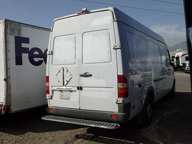 WD0PD744355819434 - 2005 DODGE SPRINTER 2 WHITE photo 4