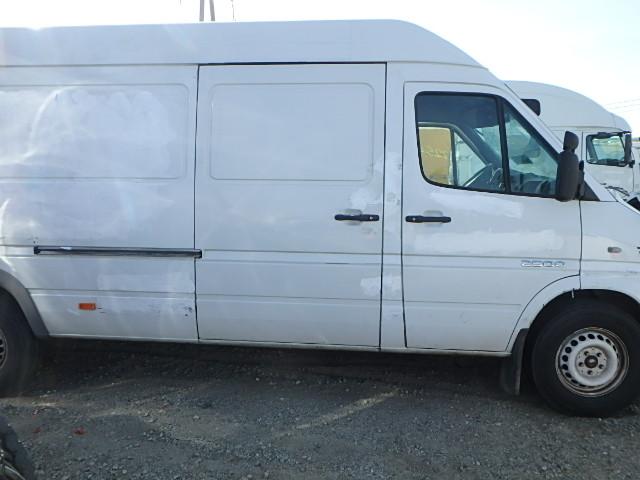 WD0PD744355819434 - 2005 DODGE SPRINTER 2 WHITE photo 9