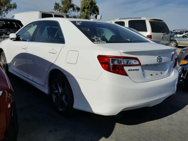 4T1BK1FK6EU539946 - 2014 TOYOTA CAMRY SE WHITE photo 3