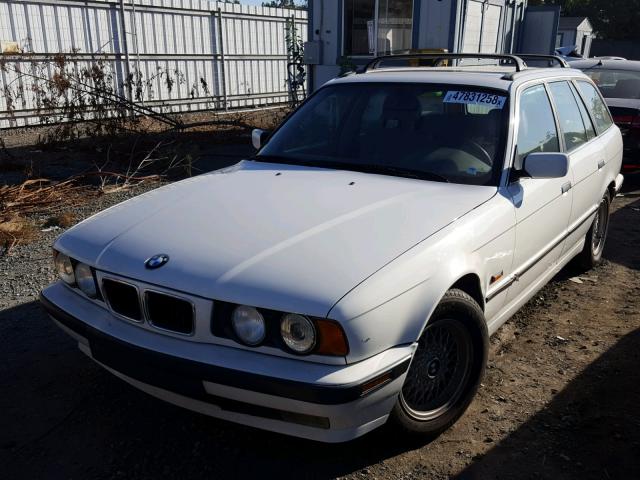 WBAHJ6326SGD25696 - 1995 BMW 525 IT AUT WHITE photo 2