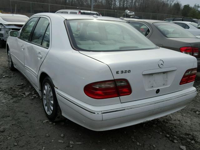 WDBJF65J11B236829 - 2001 MERCEDES-BENZ E 320 WHITE photo 3