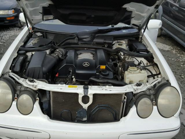 WDBJF65J11B236829 - 2001 MERCEDES-BENZ E 320 WHITE photo 7