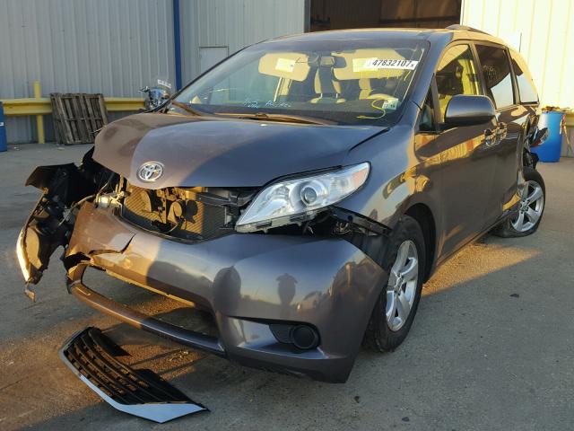 5TDKK3DC0DS386298 - 2013 TOYOTA SIENNA LE GRAY photo 2