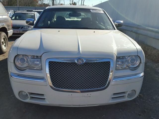 2C3KA63H07H897650 - 2007 CHRYSLER 300C WHITE photo 9