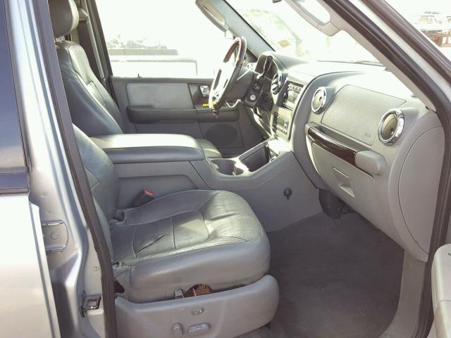 1FMFU20536LA36452 - 2006 FORD EXPEDITION SILVER photo 5