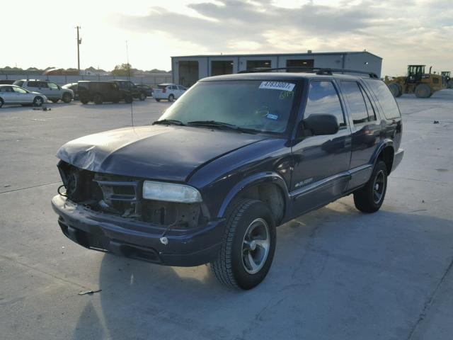 1GNCS13W32K203489 - 2002 CHEVROLET BLAZER BLUE photo 2