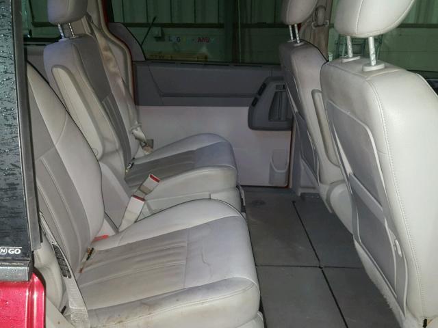 2A8HR54PX8R763442 - 2008 CHRYSLER TOWN & COU RED photo 6