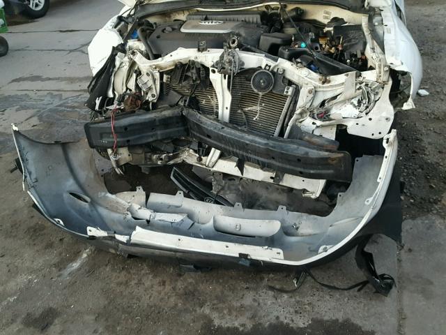 KNADC123216524932 - 2001 KIA RIO WHITE photo 7