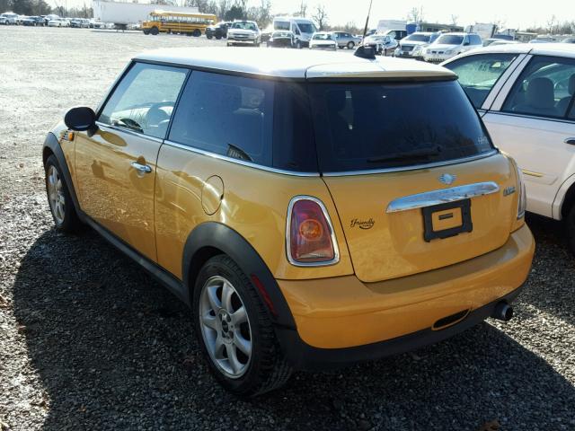 WMWMF335X8TU65756 - 2008 MINI COOPER YELLOW photo 3