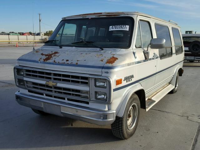 1GBEG25K6M7132687 - 1991 CHEVROLET G20 WHITE photo 2