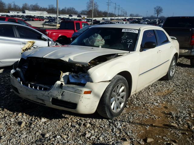 2C3LA43R88H312347 - 2008 CHRYSLER 300 LX CREAM photo 2