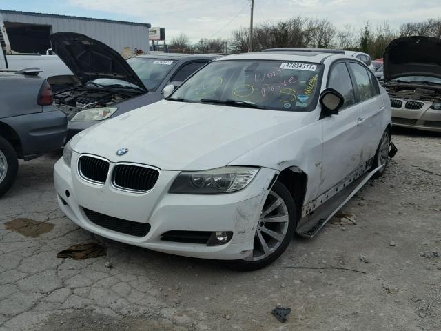 WBAPH7G55BNN02054 - 2011 BMW 328 I WHITE photo 2