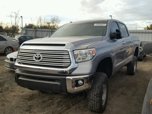 5TFHY5F1XHX617515 - 2017 TOYOTA TUNDRA CRE SILVER photo 2