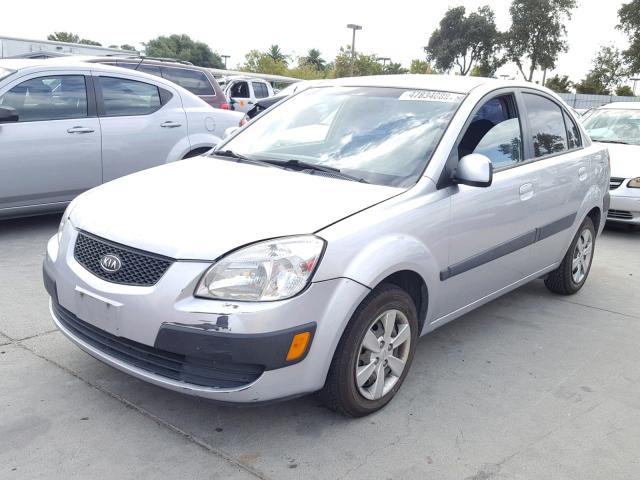 KNADE123386402570 - 2008 KIA RIO BASE SILVER photo 2