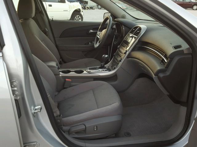 1G11A5SA0DF307992 - 2013 CHEVROLET MALIBU LS ვერცხლისფერი ფოტო 5