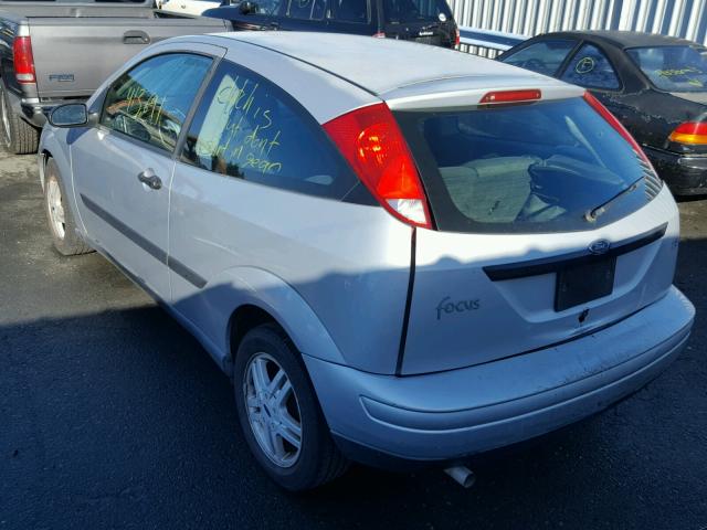 3FAFP3138YR246053 - 2000 FORD FOCUS ZX3 SILVER photo 3