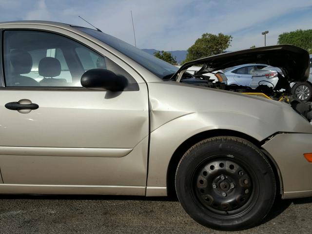 1FAFP34N76W106356 - 2006 FORD FOCUS ZX4 GOLD photo 9