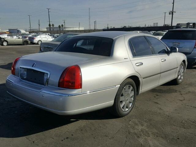 1LNHM83W64Y612700 - 2004 LINCOLN TOWN CAR U SILVER photo 4