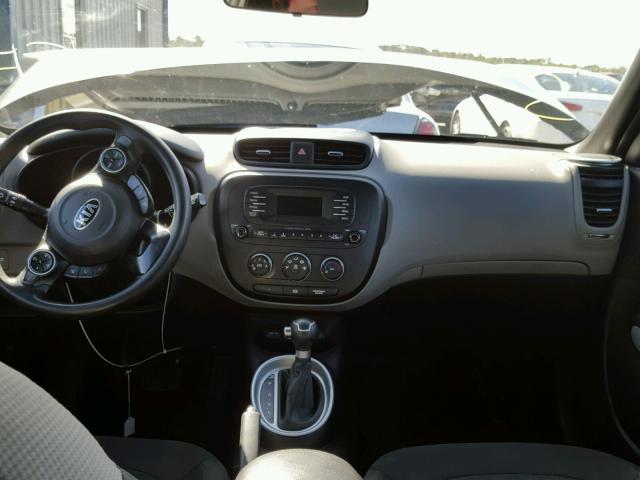 KNDJN2A23E7050892 - 2014 KIA SOUL GRAY photo 9