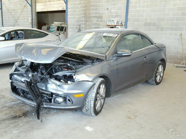 WVWBW7AH7CV011797 - 2012 VOLKSWAGEN EOS KOMFOR 灰色 照片 2