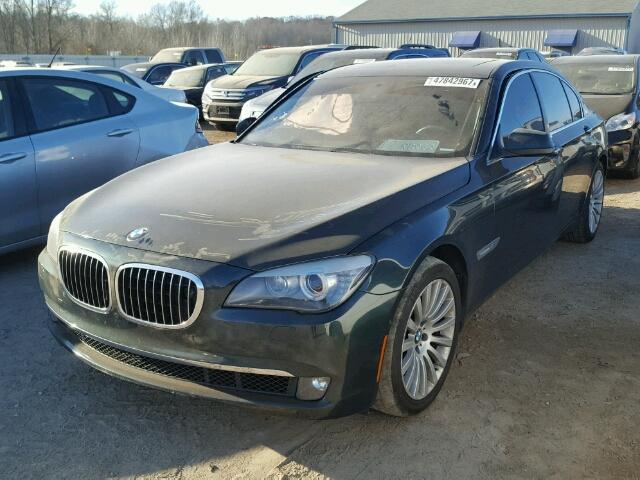 WBAKC8C5XCC436554 - 2012 BMW 7 SERIES GREEN photo 2