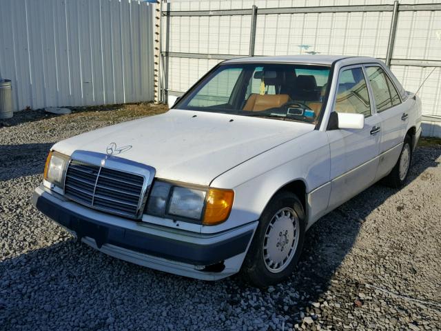 WDBEA30EXNB621711 - 1992 MERCEDES-BENZ 300 E WHITE photo 2