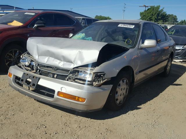 1HGCD5638TA254345 - 1996 HONDA ACCORD LX BEIGE photo 2