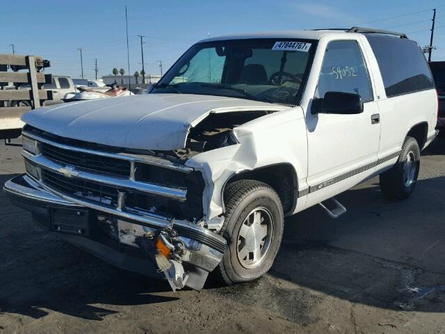 3GNEC18R9VG106642 - 1997 CHEVROLET TAHOE C150 WHITE photo 2