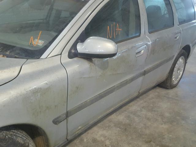 YV1SW58D012038632 - 2001 VOLVO V70 2.4T GOLD photo 9