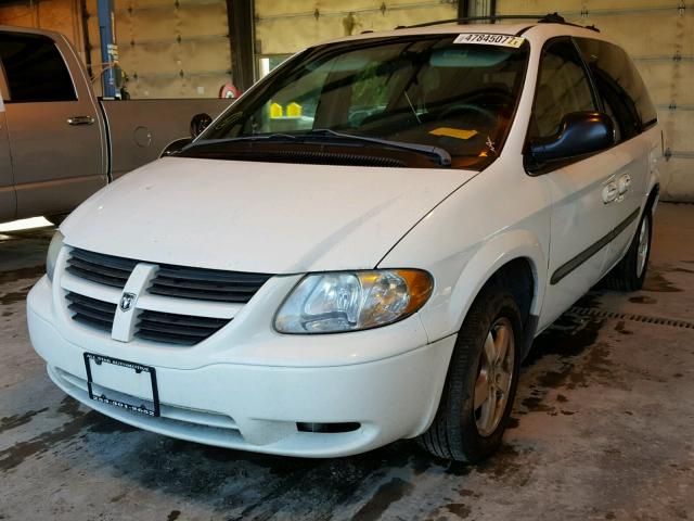 1D4GP45R35B137456 - 2005 DODGE CARAVAN SX WHITE photo 2