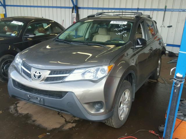 JTMBFREV8D5028279 - 2013 TOYOTA RAV4 LE Qəhvəyi foto 2