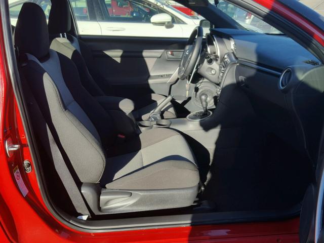JTKJF5C7XFJ004822 - 2015 TOYOTA SCION TC 红色 照片 5