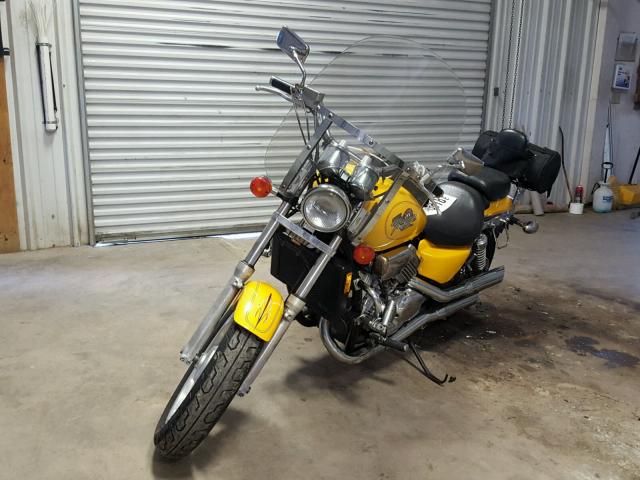 JH2RC4309RM004644 - 1994 HONDA VF750 C YELLOW photo 2