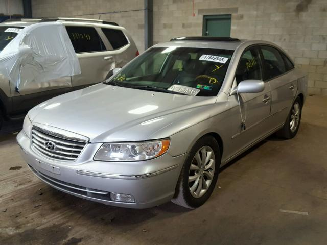 KMHFC46F06A037455 - 2006 HYUNDAI AZERA SE SILVER photo 2