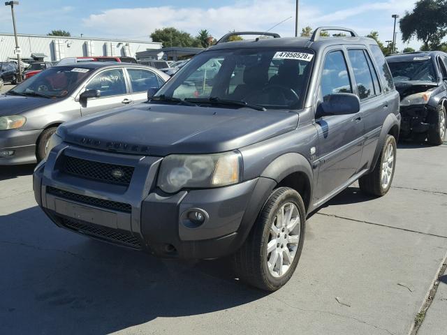 SALNE22254A437650 - 2004 LAND ROVER FREELANDER GRAY photo 2