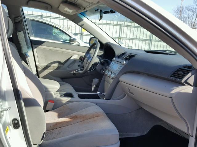 4T1BE46KX9U288640 - 2009 TOYOTA CAMRY BASE SILVER photo 5