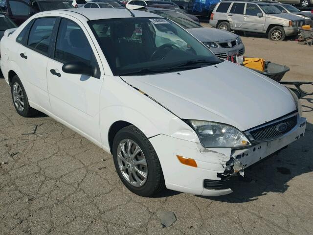 1FAFP34N25W222157 - 2005 FORD FOCUS ZX4 WHITE photo 1