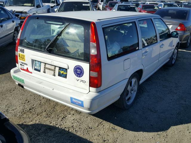 YV1LW5541W2348658 - 1998 VOLVO V70 WHITE photo 4