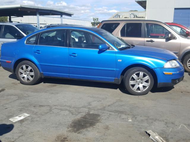 WVWTH63B21P135558 - 2001 VOLKSWAGEN PASSAT GLX BLUE photo 9
