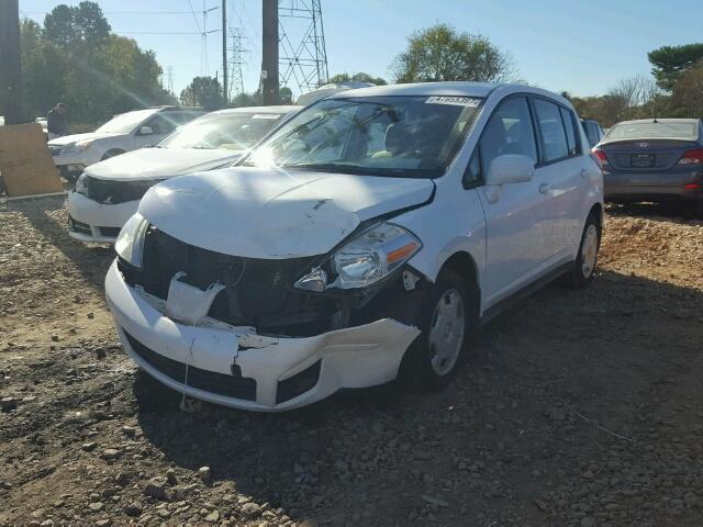 3N1BC13E79L490050 - 2009 NISSAN VERSA S WHITE photo 2