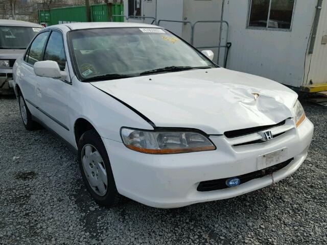 1HGCG1645XA018217 - 1999 HONDA ACCORD LX WHITE photo 1