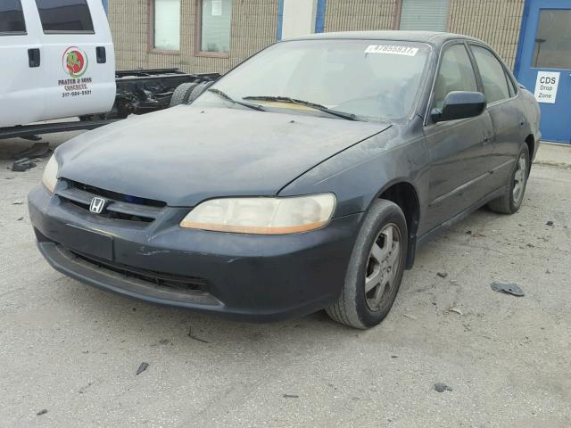 1HGCG5675YA060132 - 2000 HONDA ACCORD SE GREEN photo 2