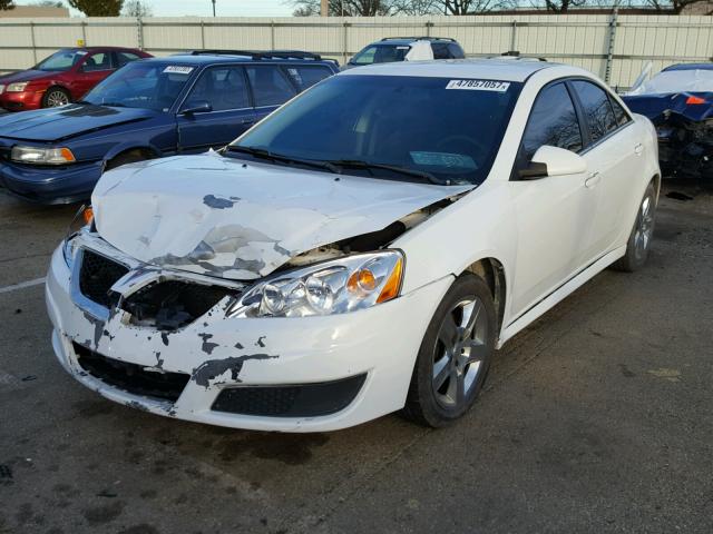 1G2ZA5E02A4142794 - 2010 PONTIAC G6 WHITE photo 2